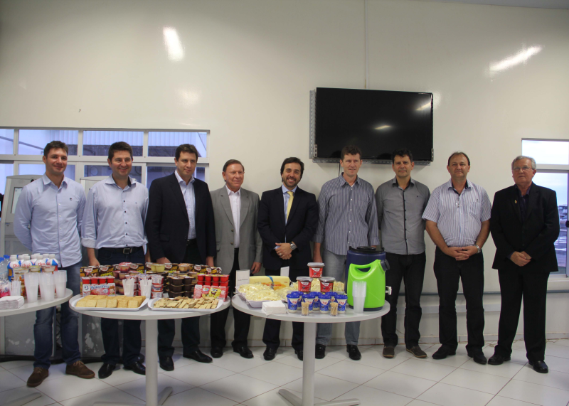 DIRETOR DE RELAÇÕES INSTITUCIONAIS DA LACTALIS DO BRASIL VISITA TRÊS DE MAI